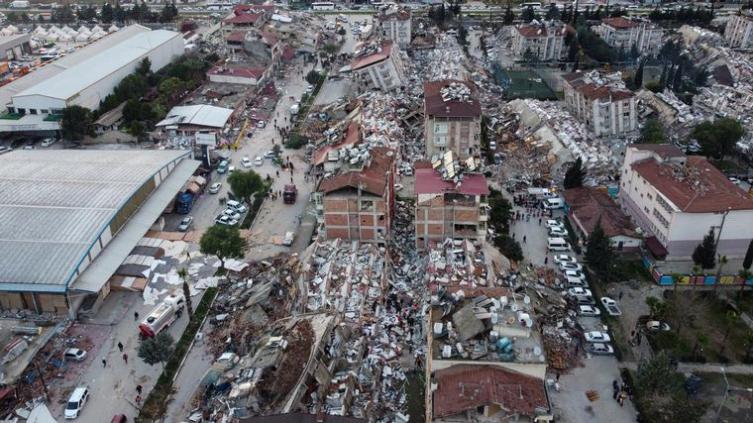 Son más de 15 mil los muertos por el devastador terremoto en Turquía y Siria