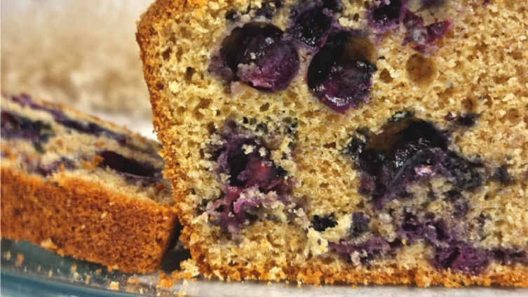 Budín de yogur y arándanos