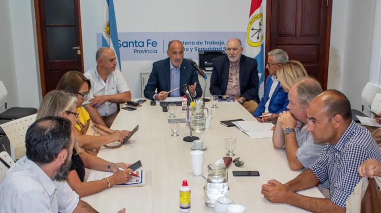 Primera reunión paritaria con los gremios del sector salud