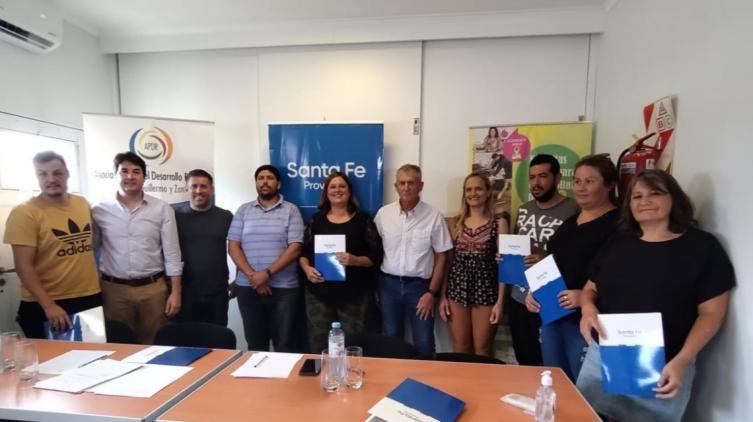 La provincia entregó créditos a pequeños productores apícolas 