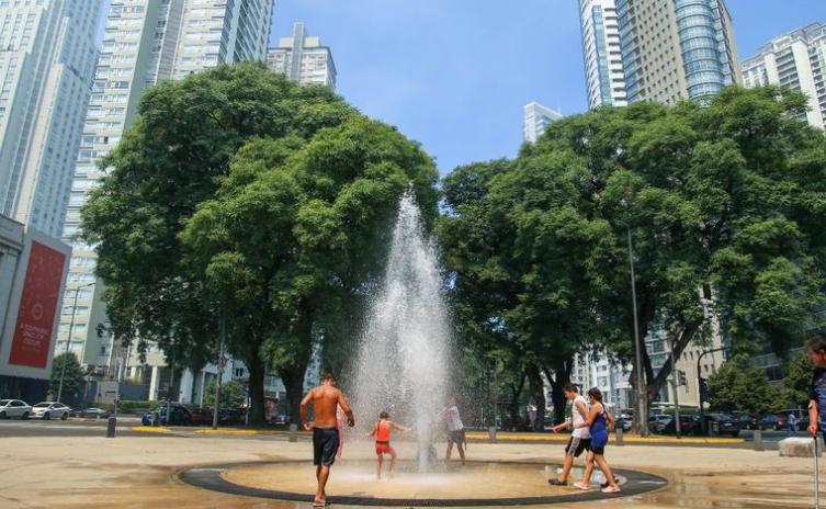 Alerta naranja y roja en ocho provincias por temperaturas extremas