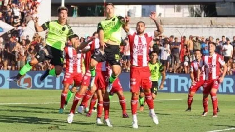 Unión mereció más, pero perdonó y se trae un empate ante Barracas