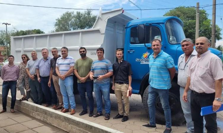Michlig, González y Rigo recorrieron obras y presentaron un nuevo camión para la municipalidad 