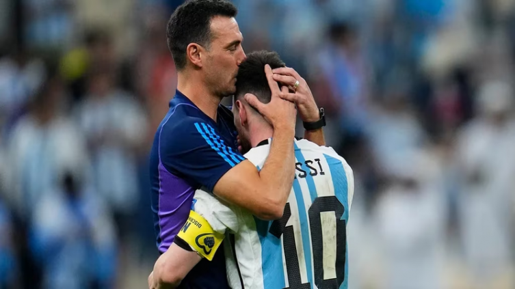 Scaloni habló de Messi y Di María en el próximo Mundial y de su “delantero favorito”