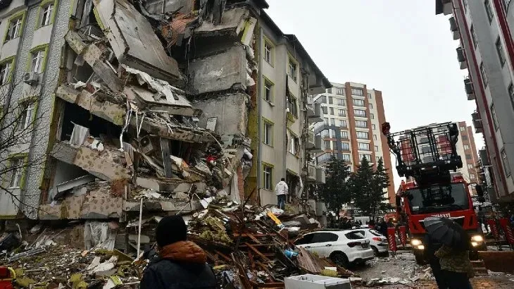 Otro intenso terremoto golpeó en la frontera entre Turquía y Siria