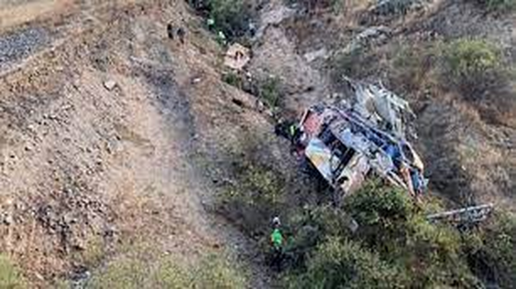 Argelia: al menos 10 muertos al caer un ómnibus por un barranco