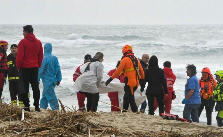 Más de 40 migrantes muertos en un naufragio en el mar Mediterráneo