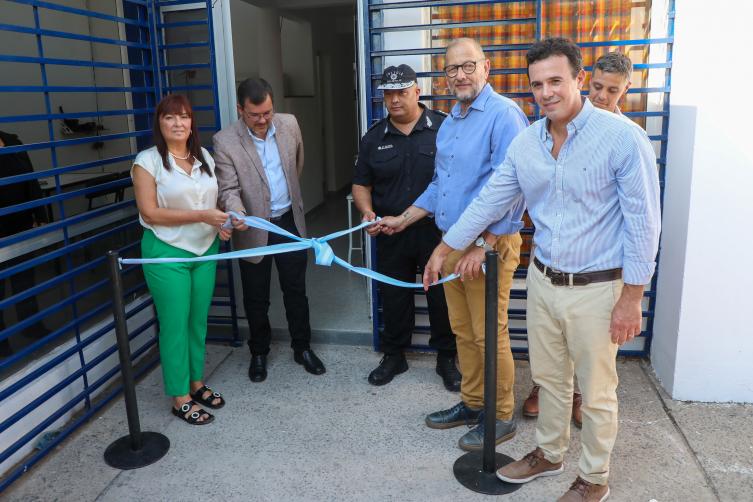La provincia reabrió la Comisaría 27 del barrio La Esmeralda
