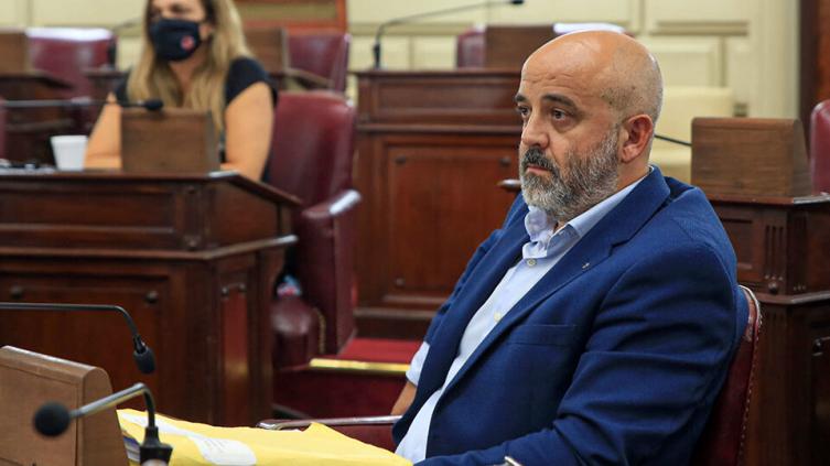 Palo Oliver propone que las reuniones comiencen antes del 10 de enero de cada año