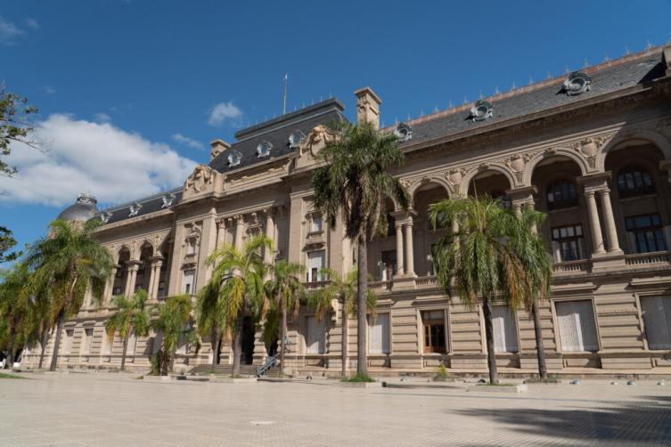 El gobierno le presenta una nueva oferta paritaria