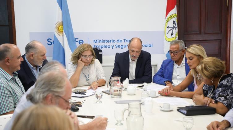 Los profesionales de la salud resolverán el miércoles si aceptan oferta salarial