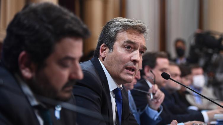 Citan al ministro de Justicia Martín Soria por el uso de celulares en las cárceles