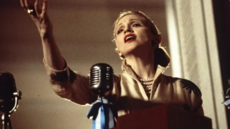 Madonna: “Agarré a Menem mirando el bretel de mi corpiño”