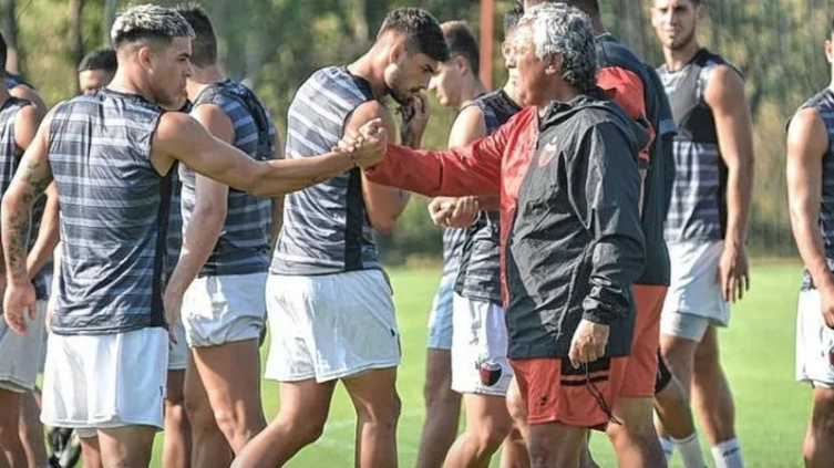 Brian Fernández faltó a la práctica y no se sabe donde está