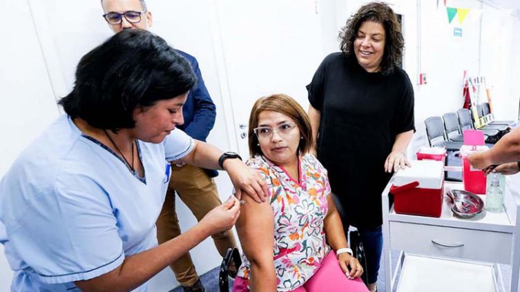 Vizzotti lanzó la campaña antigripal en todo el país