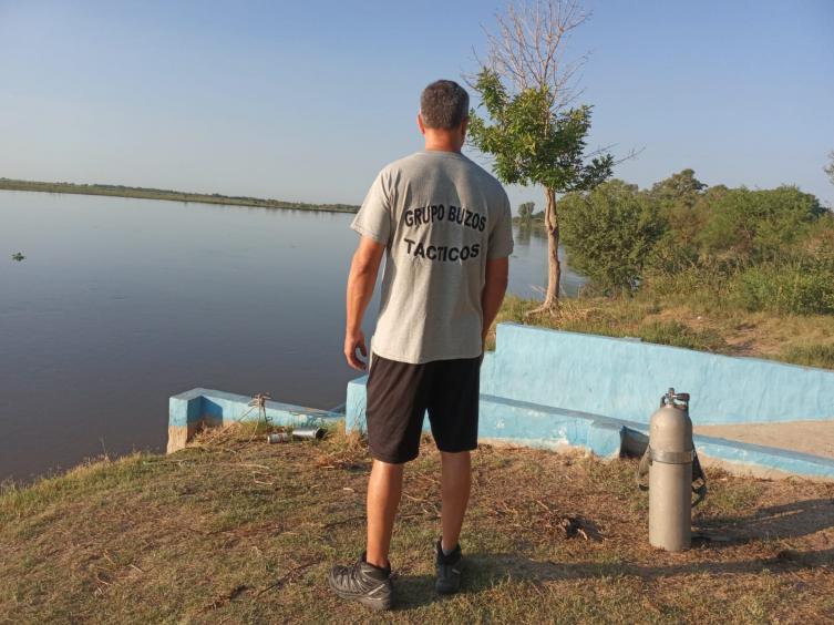 Sigue la búsqueda del joven que desapareció en el río Coronda