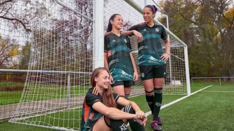 Se filtró la camiseta de Argentina para el Mundial de Fútbol Femenino