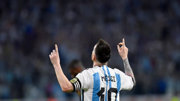 Messi metió un hattrick y llegó a los 102 goles en la selección argentina