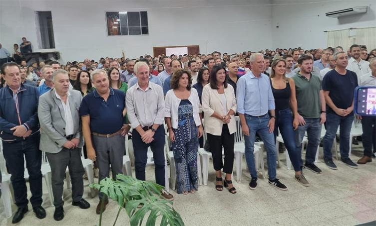 Sin definir candidaturas, se reunió en Vera el Frente de Frentes