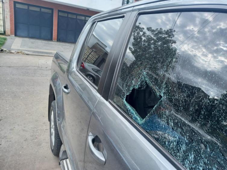Una familia vivió un momento de terror en el ingreso por calle Iturraspe