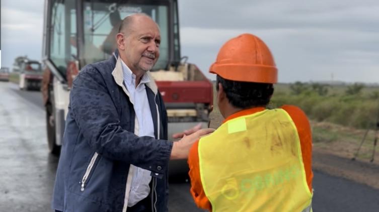 Perotti recorrió obras de pavimentación en Castellanos y San Cristóbal