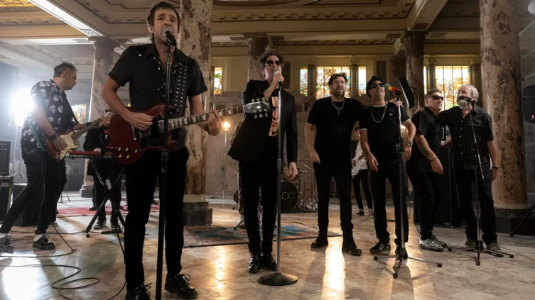 Los Auténticos Decadentes y Andrés Calamaro con un clásico