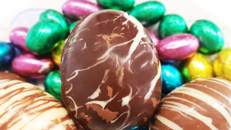 Huevos de Pascua de chocolate sin azúcar