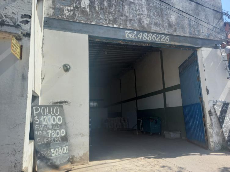Robaron 3 millones de pesos en una distribuidora de pollos y huevos de avenida Peñaloza