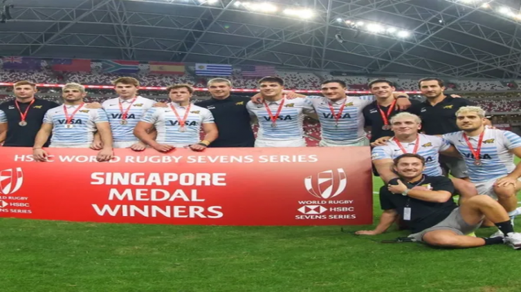Los Pumas 7s se colgaron la medalla de plata en Singapur