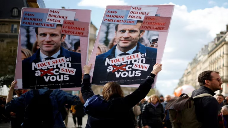 Macron promulgó la polémica ley de reforma de pensiones