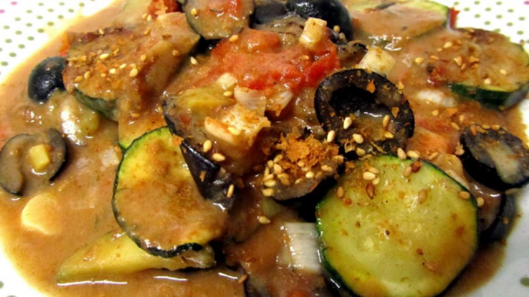 Cazuela de berenjenas con dos salsas