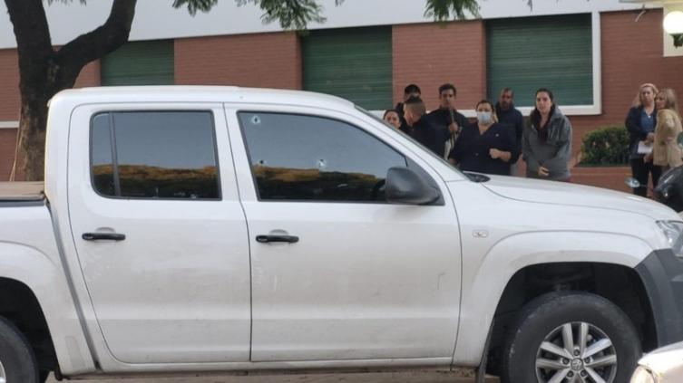 Atacaron a tiros a un hombre en barrio Alberdi cuando dejaba a su hijo en la escuela