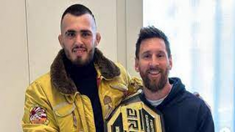 El luchador que cumplió su sueño de conocer a Messi
