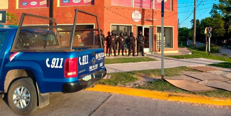 Al menos tres detenidos luego de varios allanamientos por el robo a la familia de 
