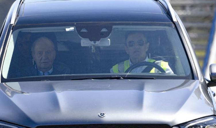 Tras la controversia por su visita de 2022, Juan Carlos I regresó a España en un viaje furtivo 