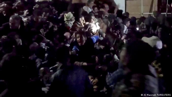 Al menos 85 muertos por una estampida en un centro de ayuda de Yemen 