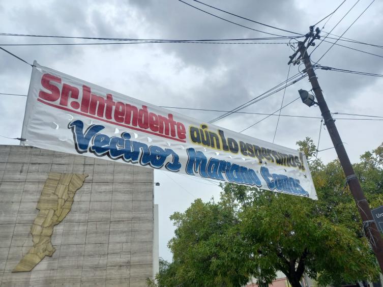 Los vecinos de Mariano Comas repudiaron la actitud del municipio de sacar los pasacalles 