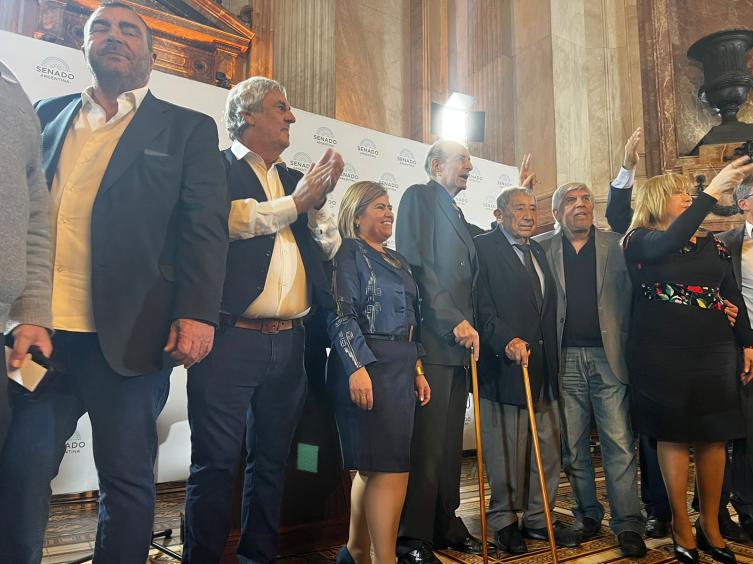 Sergio Romero fue distinguido en el Congreso a 40 años del retorno de la Democracia
