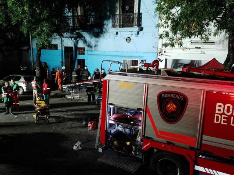 Retoman la búsqueda de los desaparecidos tras derrumbe en Floresta 