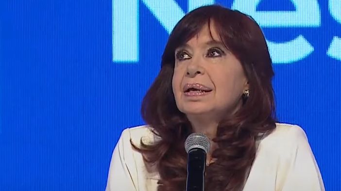 Cristina Kirchner apuntó duro al FMI y cuestionó la dolarización: 