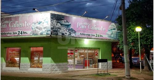 Robo frustrado: se llevó la caja registradora de una panadería, no pudo abrirla y la dejó