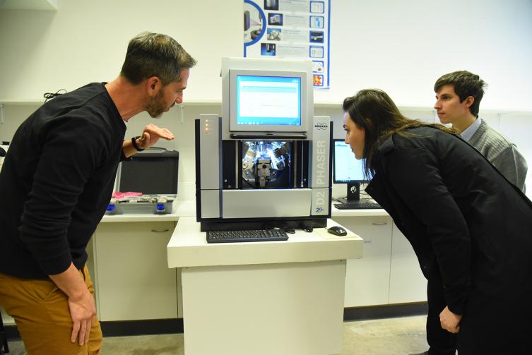 La provincia invierte en equipamiento para la investigación en salud y fármacos