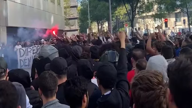 PSG: los ultras autoconvocados insultaron a Messi en la sede del club