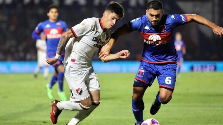 Newell's se trajo un punto en su incursión por Victoria: 2 a 2 con Tigre