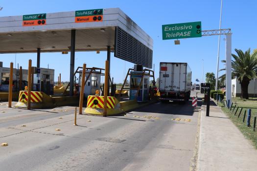 Levantan las barreras de los peajes de la autopista Santa Fe-Rosario