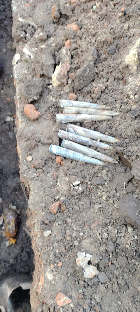 Encontraron proyectiles y granadas enterradas en una vivienda