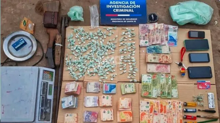 Decomisaron drogas, con cocaína, armas y dinero, en San Javier