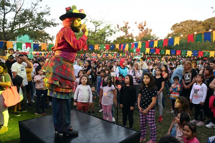 Una multitud participó del primer “Es cosa de barrio” en el Parque Federal