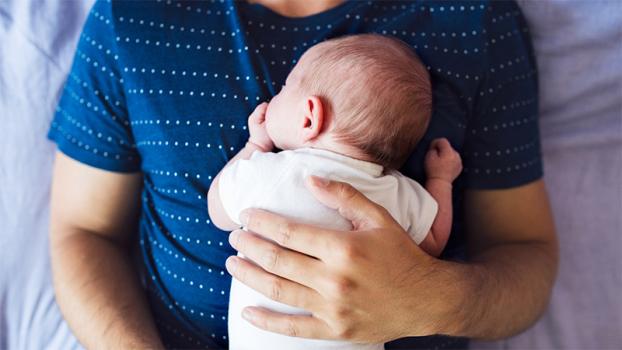 Comienzan a debatir la ampliación de la licencia por paternidad 