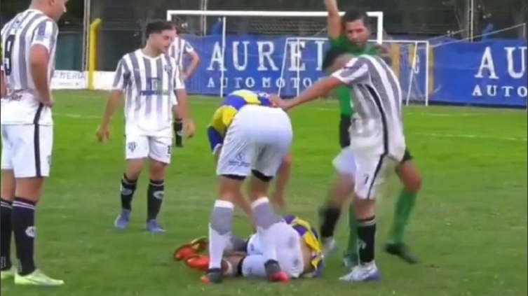 Liga Regional Santafesina: brutal agresión por la espalda a jugador
